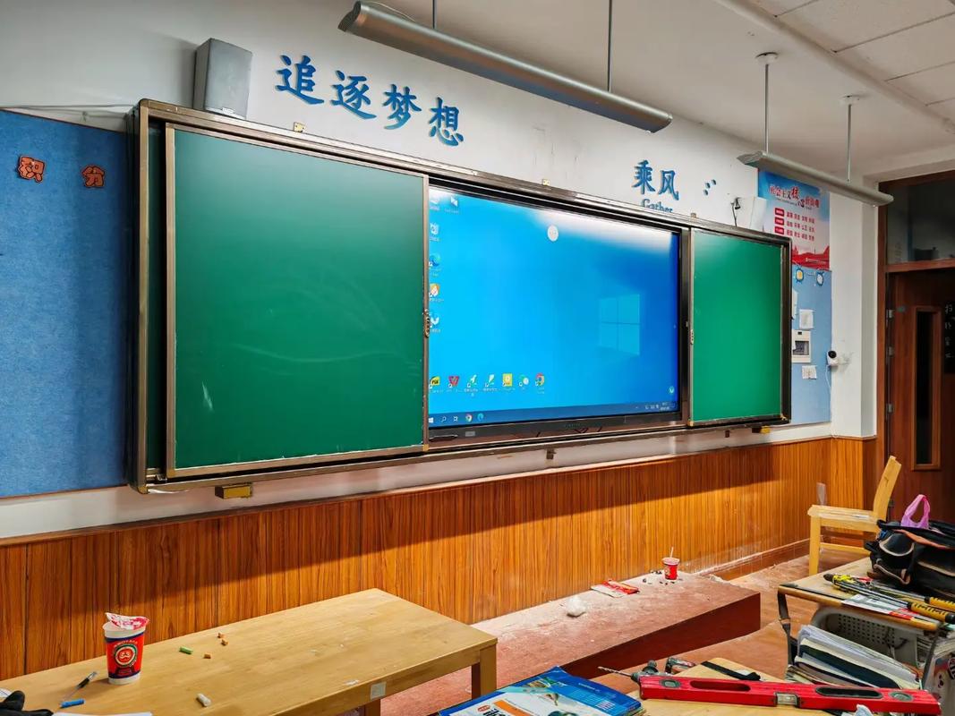 多媒体黑板成为校园新宠儿